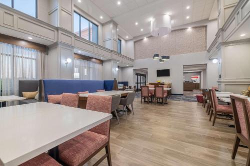 Hampton Inn & Suites Brenham - image 11
