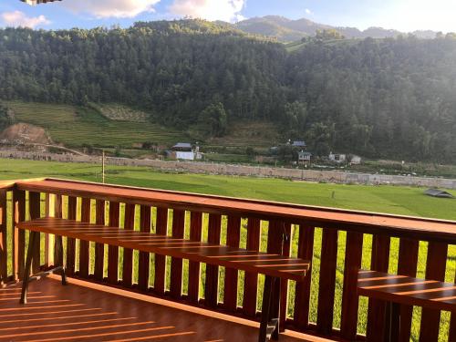Balcony/terrace, Homestay Hoa Thao - Bus ,Trek & motorbike in Mu Cang Chai