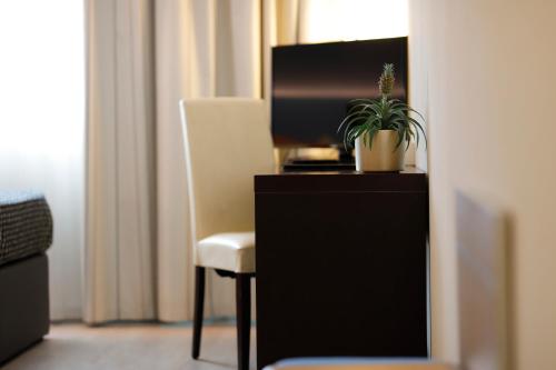 Comfort Twin Room image 3