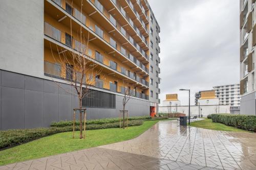 Balcony - Sunny - Modern - image 6