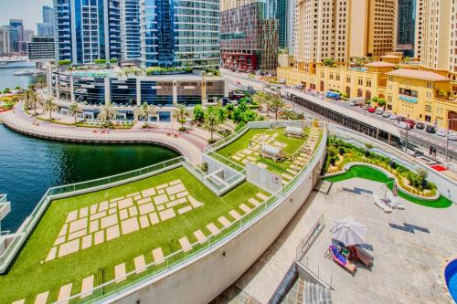 Aesthetic 2BR with Marina Waterfront View, Dubai (Foto 8)