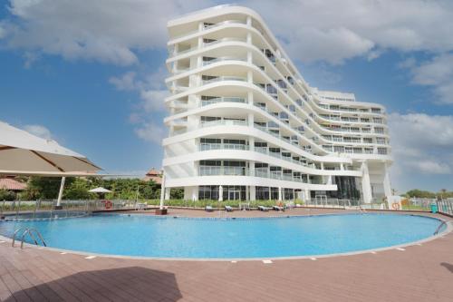 Livbnb-Tranquil 1B Steps to PalmBoardwalk Sea View, Dubai (photo 4)