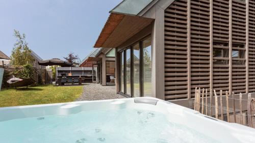 Hot tub, Dutchen Duynvoet Suites in Schoorl met Bregtdorp