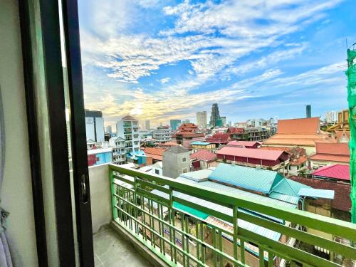 SKY HOTEL Phnom Penh - Rooms & Apartments - FREE Laundry