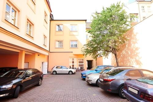 Studio Apartment image 2