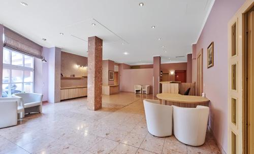 Studio Apartment image 4