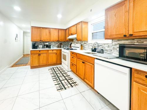 Lux Designer Home with Gaming Rm & free EWR pickup in Jersey City, USA