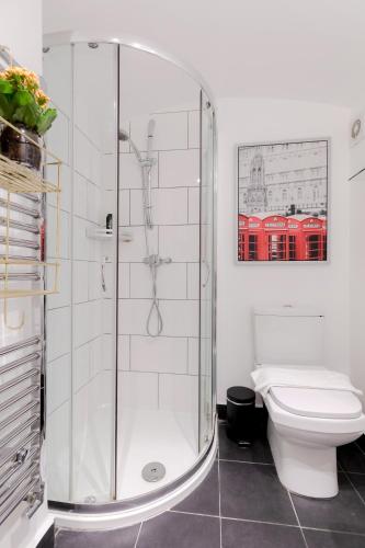 PHENOMENAL 5bedroom DESIGN HOUSE FOR NOMADS XXL GROUPS - image 3