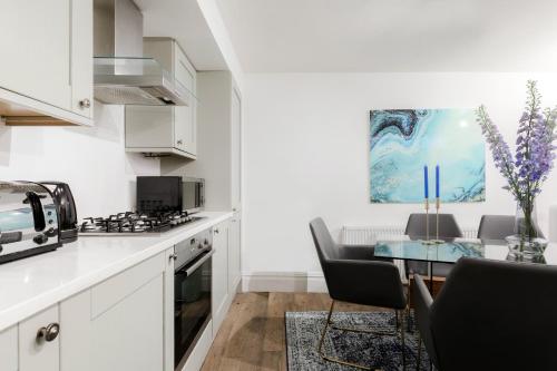 PHENOMENAL 5bedroom DESIGN HOUSE FOR NOMADS XXL GROUPS - image 9