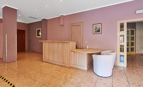 Studio Apartment image 3