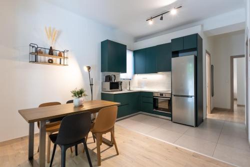 Elvis 2-Bedroom Apartment in Athens - image 2