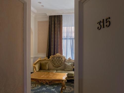 Royal Grand Hotel - image 9