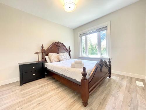 Spacious 5BD Retreat in Van in Vancouver, Canada