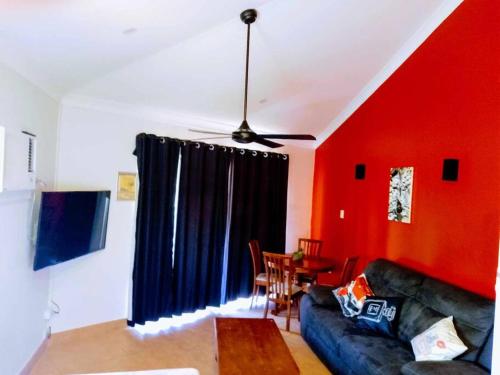 Sea View Villa. 2 bedroom. Sleeps 4. Free WIFI in Paget