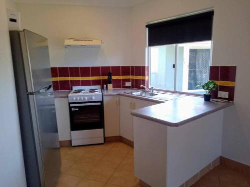 virtuve, Sea View Villa. 2 bedroom. Sleeps 4. Free WIFI in Paget
