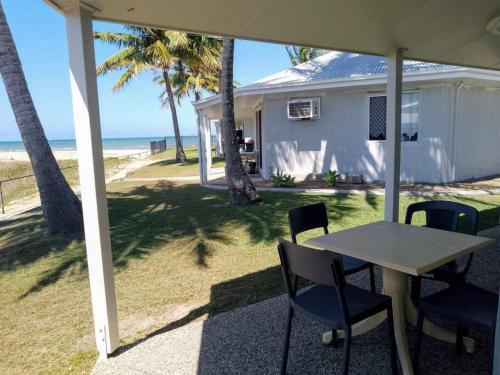Balkons/terase, Sea View Villa. 2 bedroom. Sleeps 4. Free WIFI in Paget
