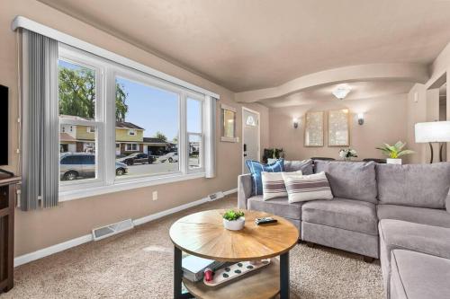 Stadium District walking distance, Tailgate Garage