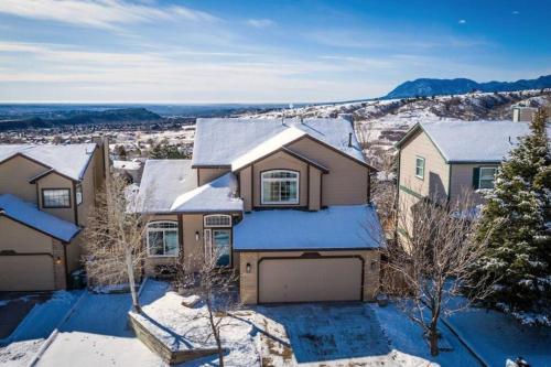 Hot Tub Air Hockey Gorgeous Views in Pikeview, USA