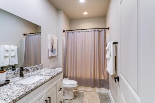 Spacious Heber Springs Home - Easy Marina Access!