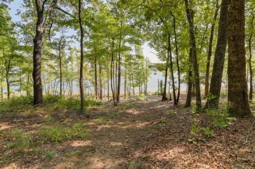 Spacious Heber Springs Home - Easy Marina Access!