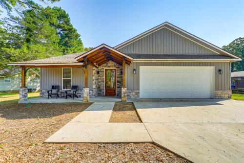 Spacious Heber Springs Home - Easy Marina Access!