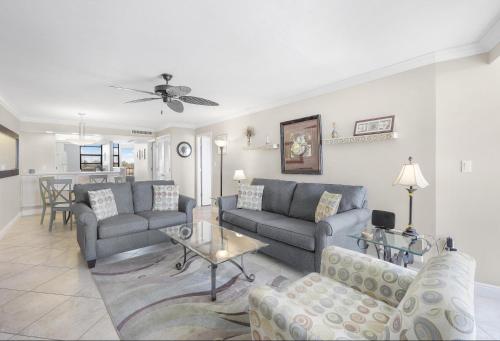 South Seas Tower 4-704 - image 13
