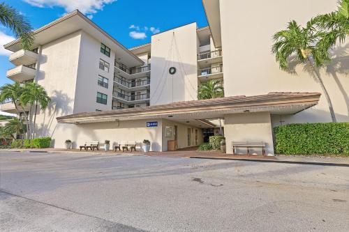 South Seas East A-607 - image 11