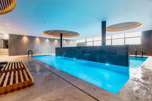 สระว่ายน้ำ, โรงแรมคองเกรส มอง ฟาน แดร์ โฟล์ค (Congres Hotel Mons Van der Valk) in มอนส์ / เบอร์เกน