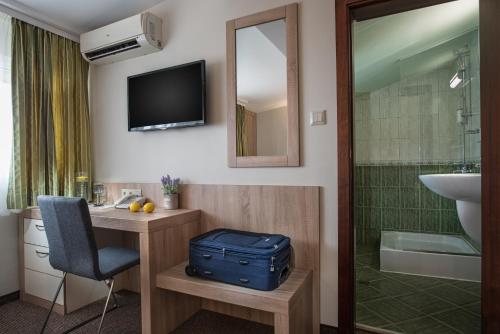 Jasmin Hotel Room Type - Queen Room