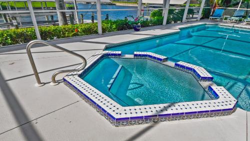 Seascape - SpaWhilrpool South Terrace 4 Bedroom, Cape Coral