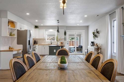 The Hygge House Hot Tub Fire Pit Air Hockey in Colorado Springs, USA