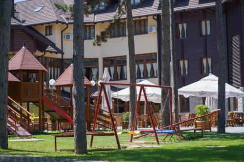 Spēļu laukums, Hotel Zlatiborska Noc in Drijetanj