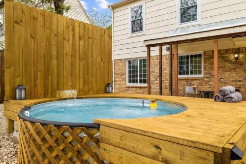 New! The Prairie House with Cowboy Pool & Fire Pit in Florence Hill, Vereinigte Staaten von Amerika
