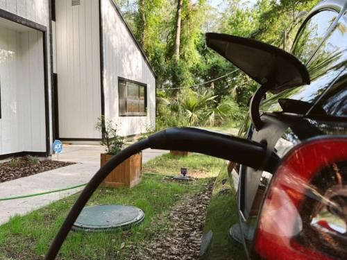 Woodland Reserve - Mini Golf, Home-Gym, and More! Only 10 Minutes from Downtown Woodland Reserve - Mini Golf, Home-Gym, and More! Only 10 Minutes from Downtown