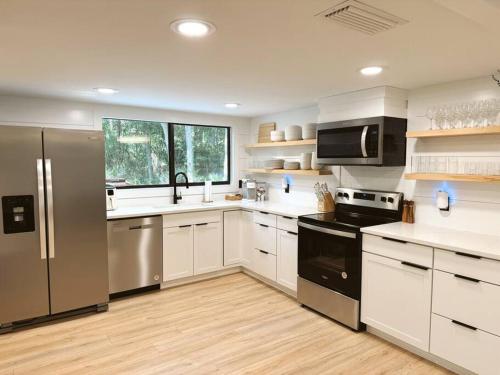 Woodland Reserve - Mini Golf, Home-Gym, and More! Only 10 Minutes from Downtown Woodland Reserve - Mini Golf, Home-Gym, and More! Only 10 Minutes from Downtown