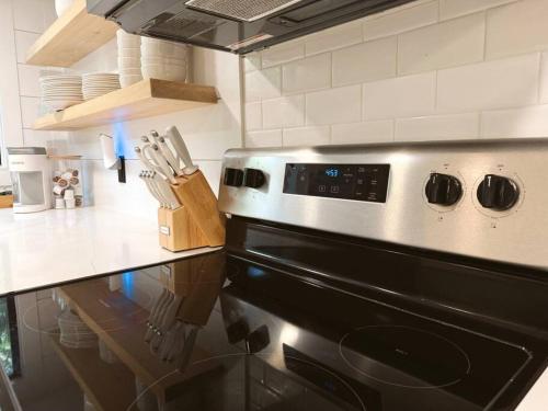 Woodland Reserve - Mini Golf, Home-Gym, and More! Only 10 Minutes from Downtown Woodland Reserve - Mini Golf, Home-Gym, and More! Only 10 Minutes from Downtown