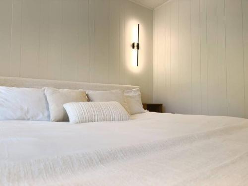 Woodland Reserve - Mini Golf, Home-Gym, and More! Only 10 Minutes from Downtown Woodland Reserve - Mini Golf, Home-Gym, and More! Only 10 Minutes from Downtown