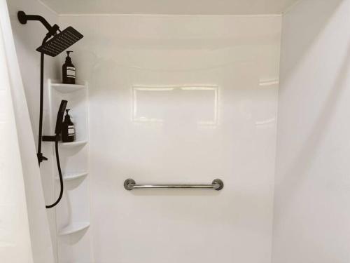 Woodland Reserve - Mini Golf, Home-Gym, and More! Only 10 Minutes from Downtown Woodland Reserve - Mini Golf, Home-Gym, and More! Only 10 Minutes from Downtown