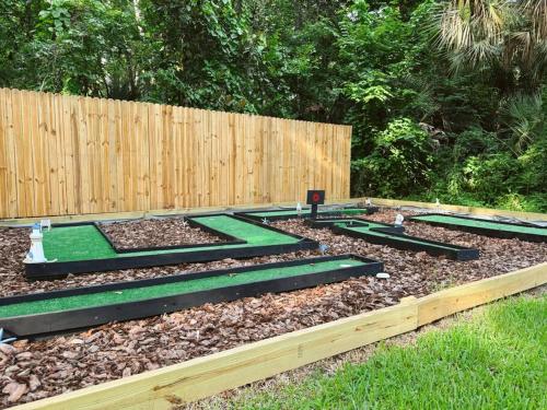 Woodland Reserve - Mini Golf, Home-Gym, and More! Only 10 Minutes from Downtown Woodland Reserve - Mini Golf, Home-Gym, and More! Only 10 Minutes from Downtown