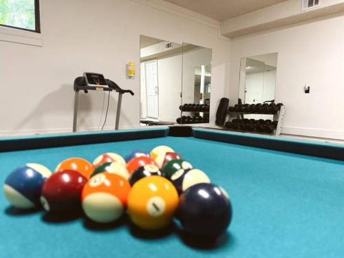 Woodland Reserve - Mini Golf, Home-Gym, and More! Only 10 Minutes from Downtown Woodland Reserve - Mini Golf, Home-Gym, and More! Only 10 Minutes from Downtown