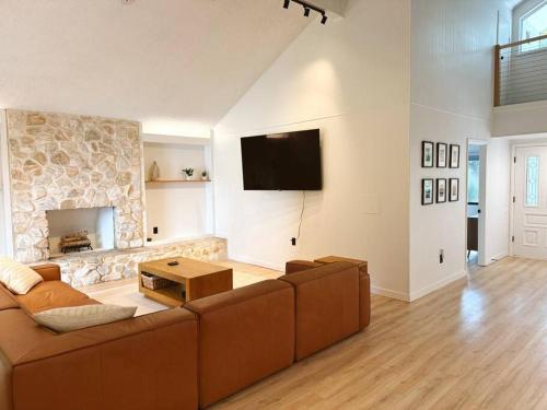 Woodland Reserve - Mini Golf, Home-Gym, and More! Only 10 Minutes from Downtown Woodland Reserve - Mini Golf, Home-Gym, and More! Only 10 Minutes from Downtown