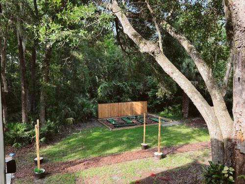 Woodland Reserve - Mini Golf, Home-Gym, and More! Only 10 Minutes from Downtown Woodland Reserve - Mini Golf, Home-Gym, and More! Only 10 Minutes from Downtown