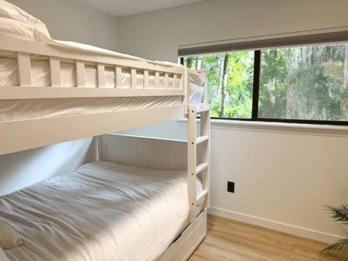 Woodland Reserve - Mini Golf, Home-Gym, and More! Only 10 Minutes from Downtown Woodland Reserve - Mini Golf, Home-Gym, and More! Only 10 Minutes from Downtown