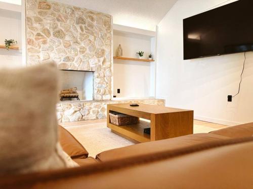 Woodland Reserve - Mini Golf, Home-Gym, and More! Only 10 Minutes from Downtown Woodland Reserve - Mini Golf, Home-Gym, and More! Only 10 Minutes from Downtown