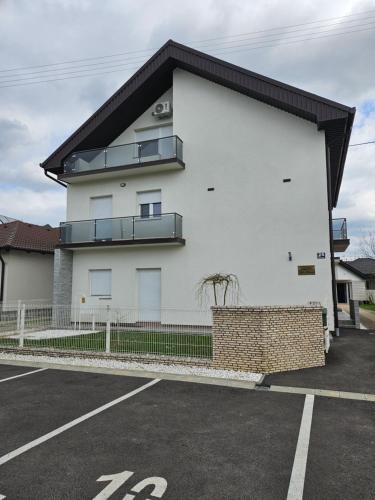 Exterior view, Villa Moderna Belisce in Belisce