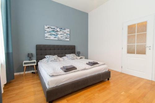 Studio Apartment image 4