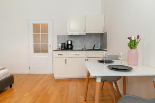 Studio Apartment image 5