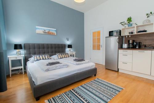Studio Apartment image 7