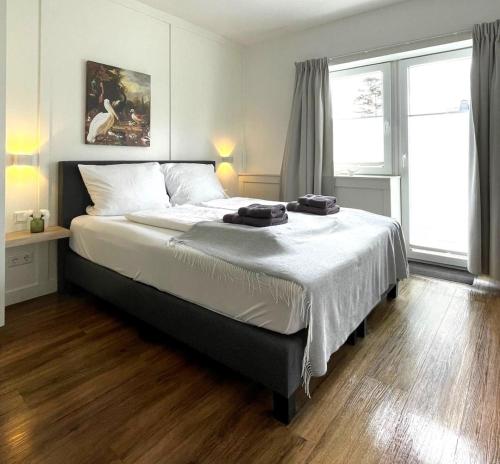 1 queen bed, 1 sofa bed