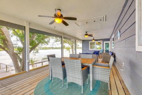 Riverfront Gibsonton Home about 12 Mi to Tampa! in Gibsonton, USA